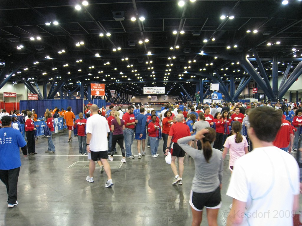 Houston ep5K 2009 1670.jpg - Everyone gets a finishers medal once indoors.